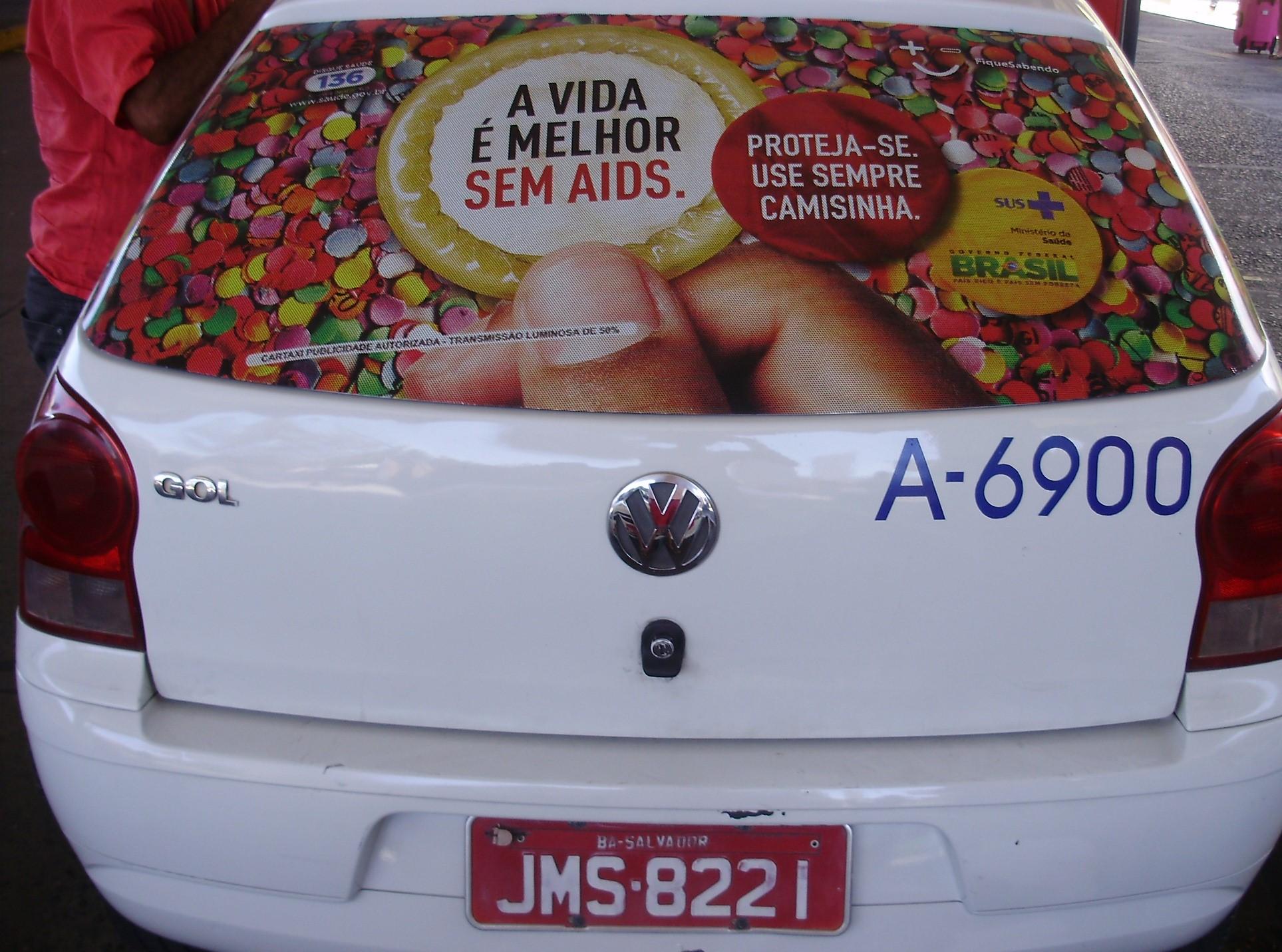 aids-carnaval-use-camisinha