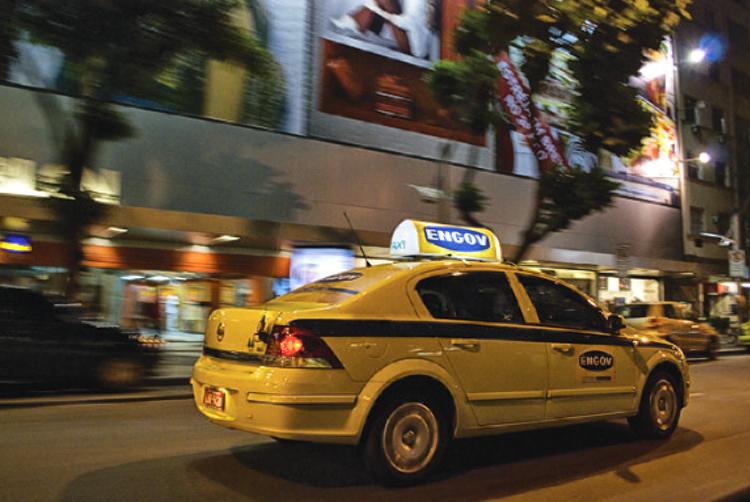 Aumente suas vendas com a Propaganda em Taxi, anuncie na Farol Midia Táxi